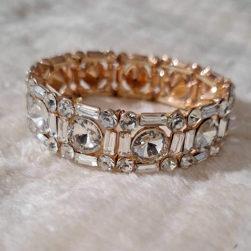 Elegant Gold and Clear Crystal Bracelet